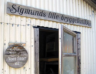 5. Juli  2005  17:15  Sigmunds lille butikk  [Canon G5]