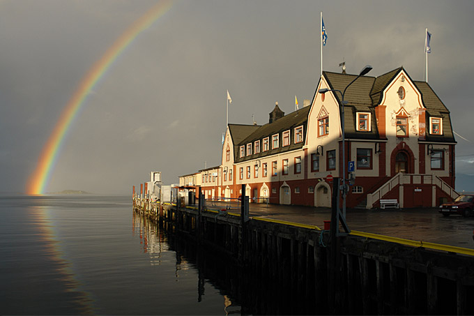 8. Sept. 2006   18:13  Harstad Hafen mit Regenbogen