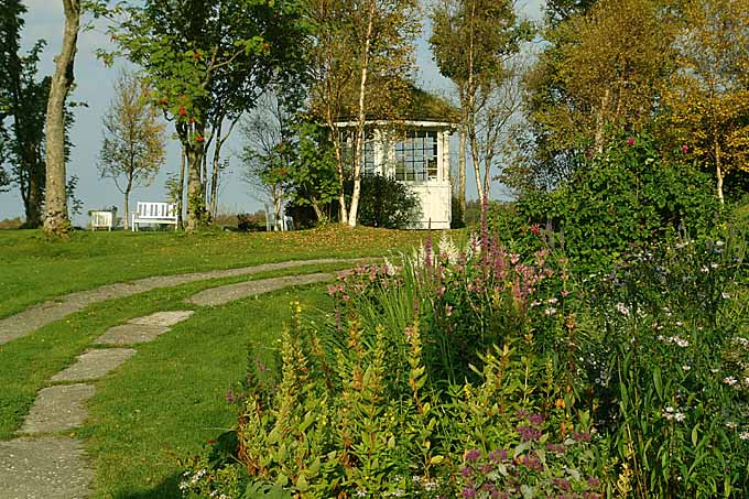 16. Sept. 2006   11:19   Skaanland Garten mit Lusthaus
